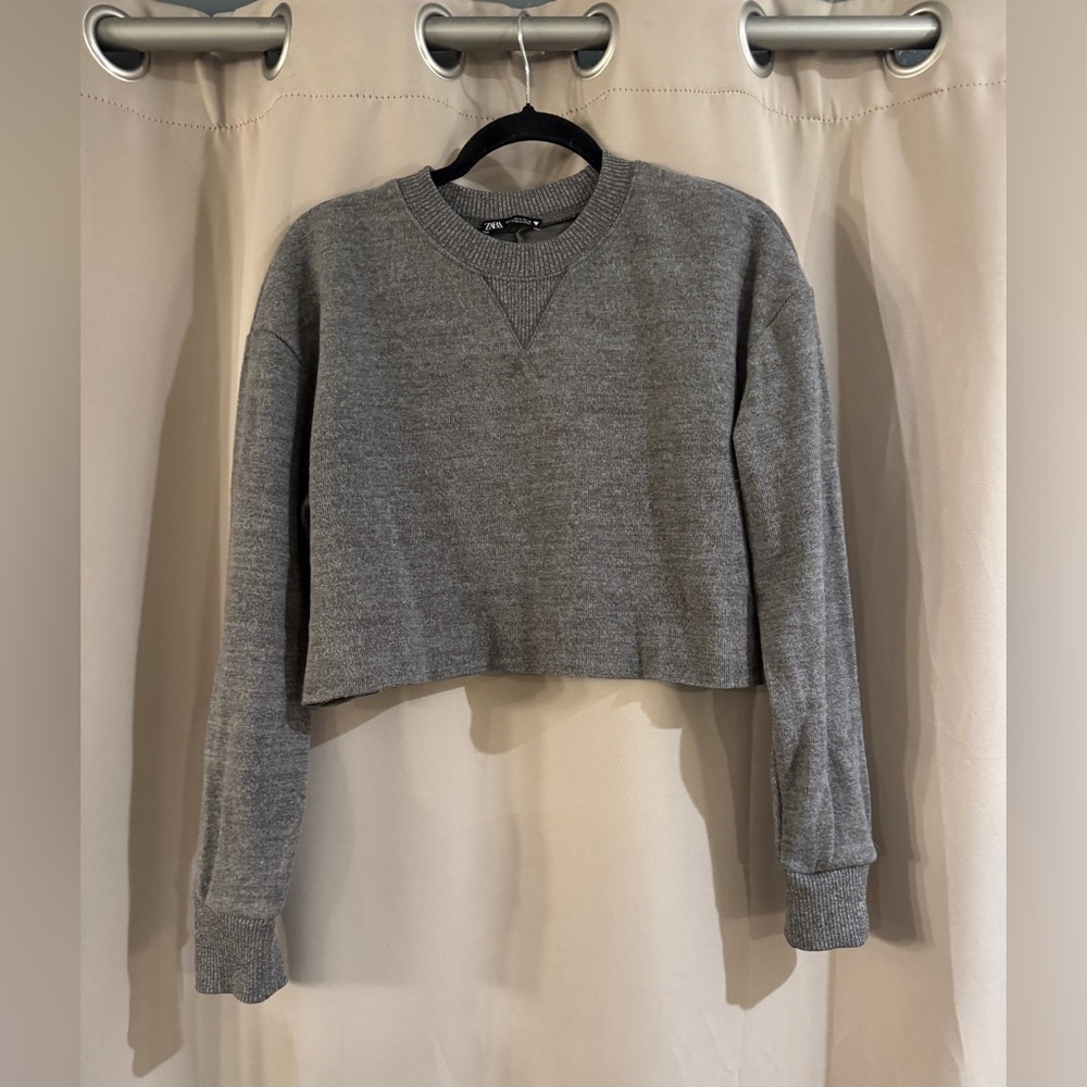 ZARA Heather Gray Cropped Crewneck Sweatshirt